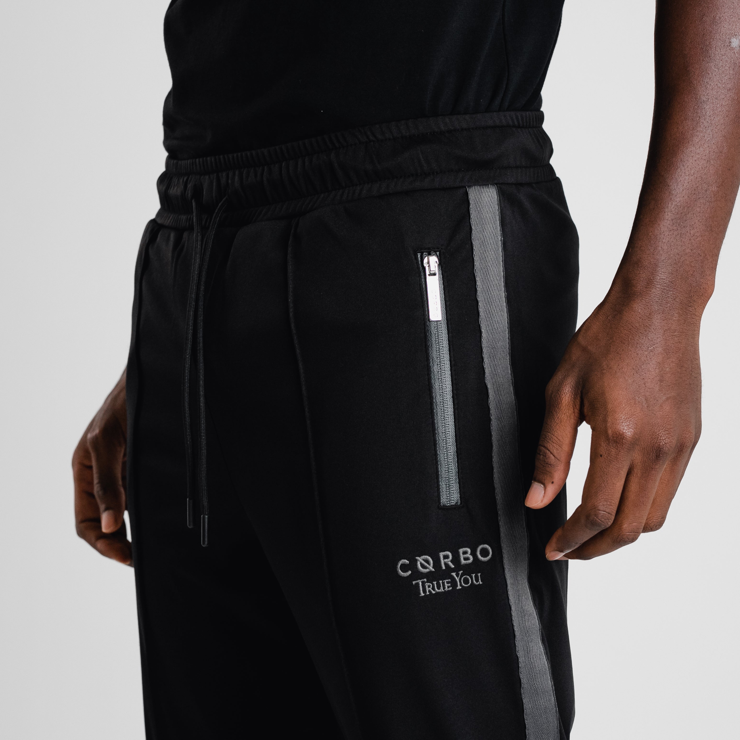 dark_zen_jogger_m_sidedetail.jpg