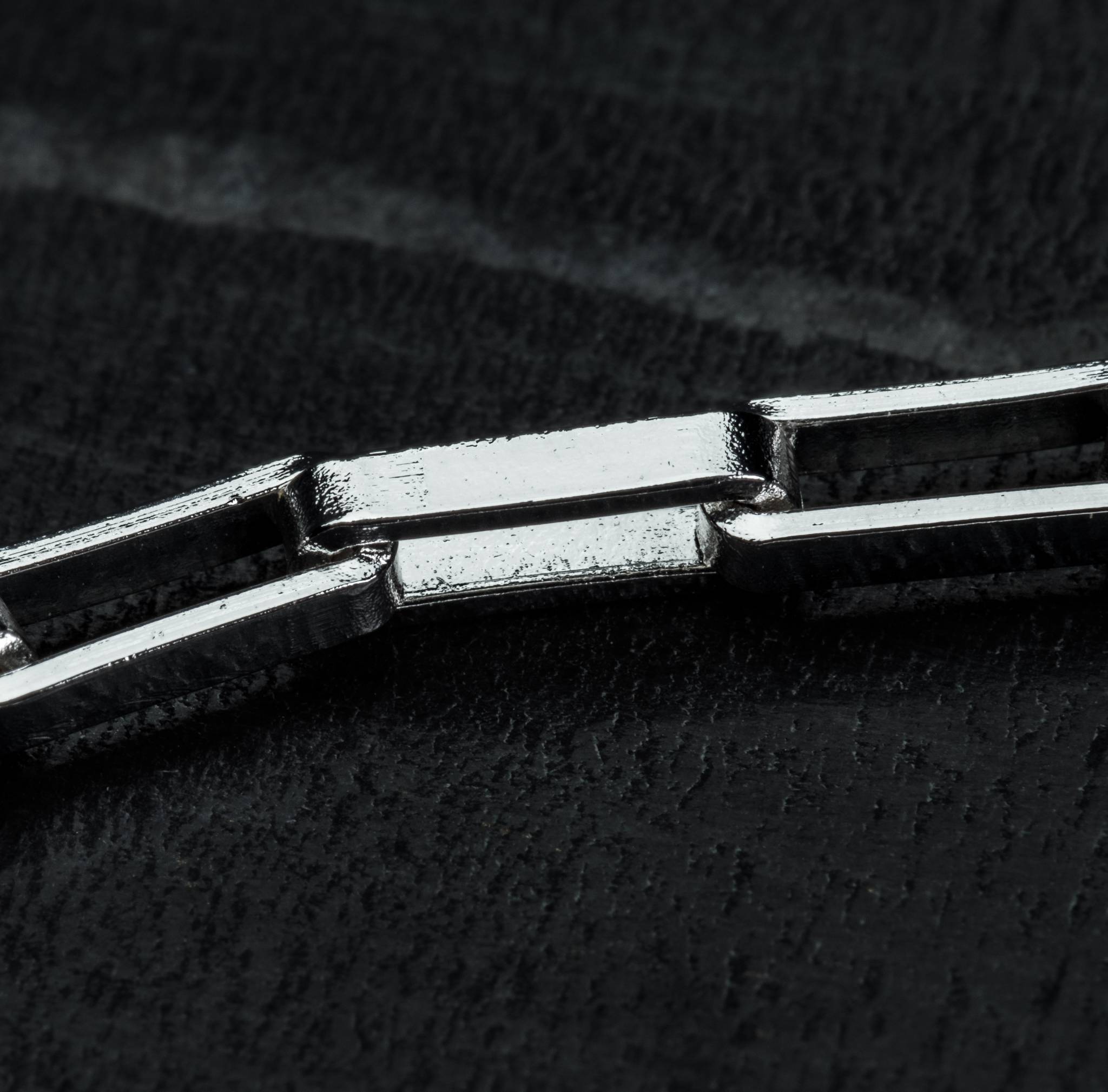 Edge Link Armband