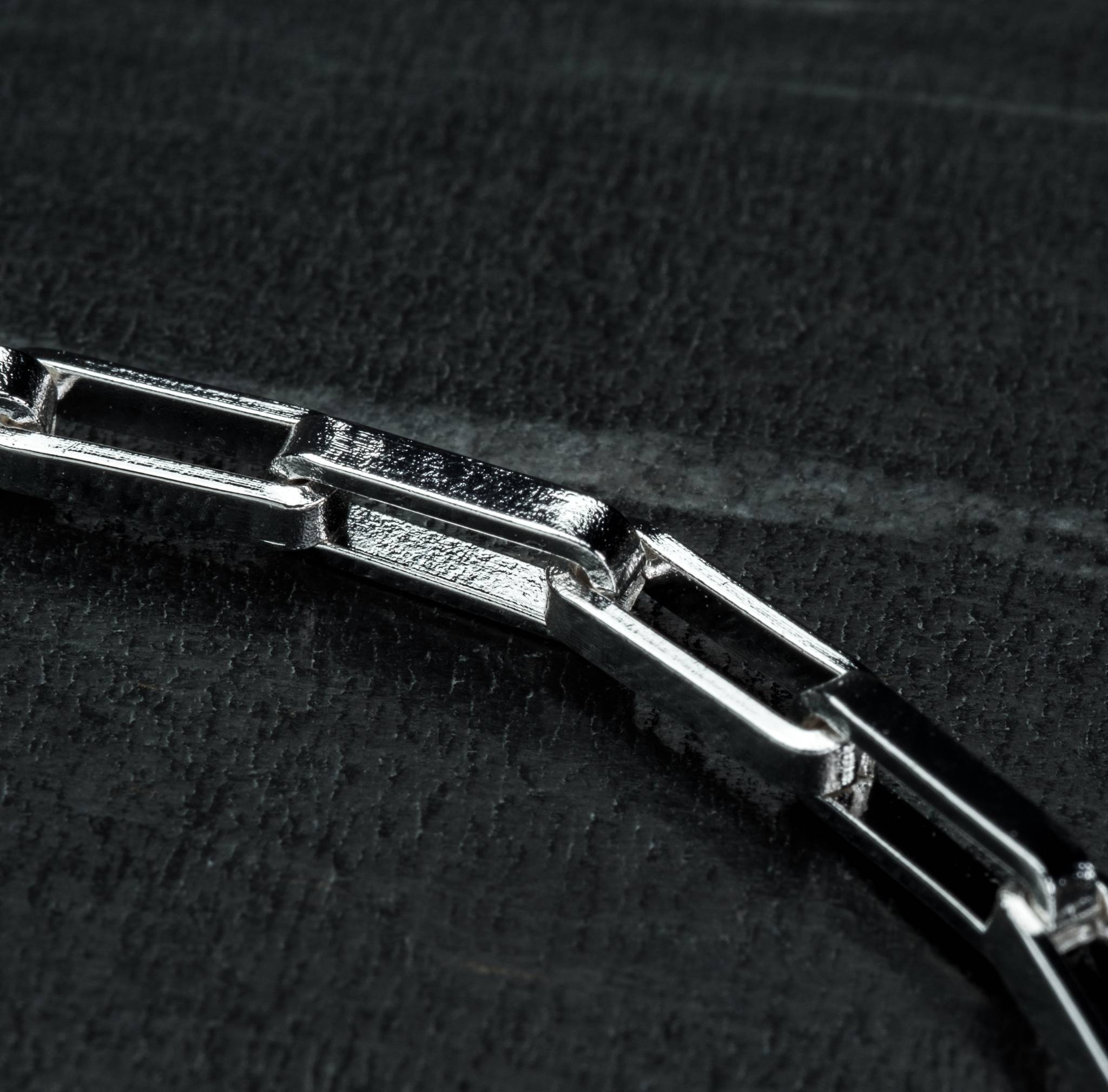 Edge Link Armband