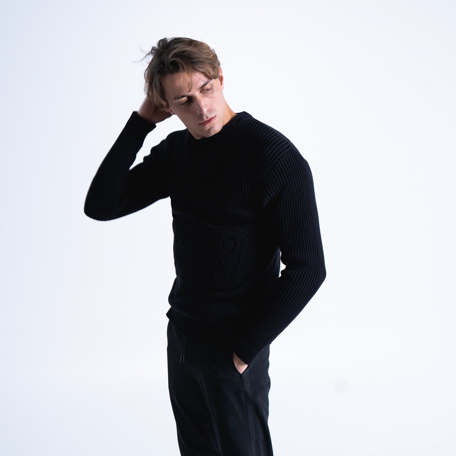 knitted_sweater_black_m-2.jpg