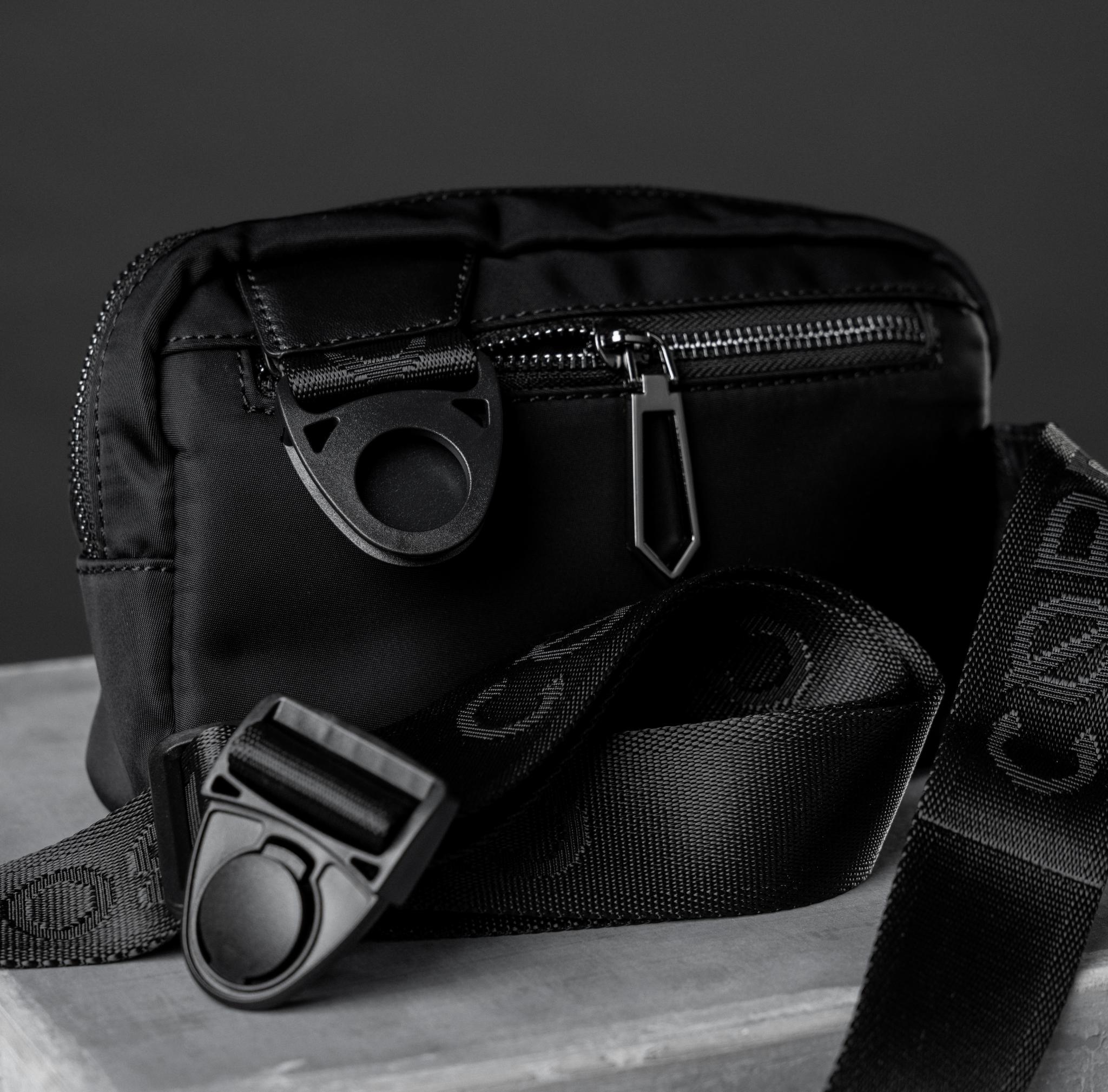 CØRBO NYLON CHEST BAG