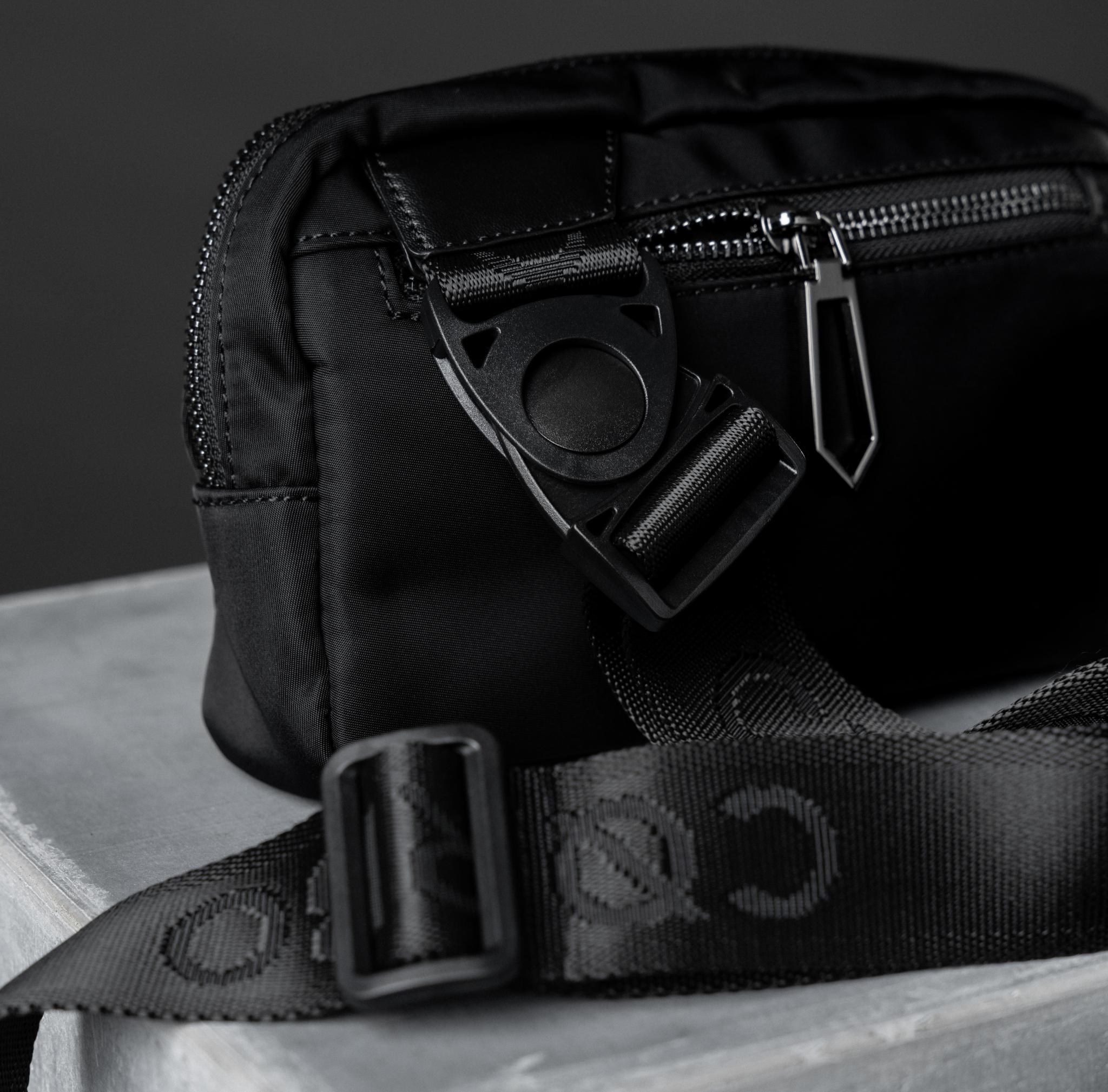 CØRBO NYLON CHEST BAG